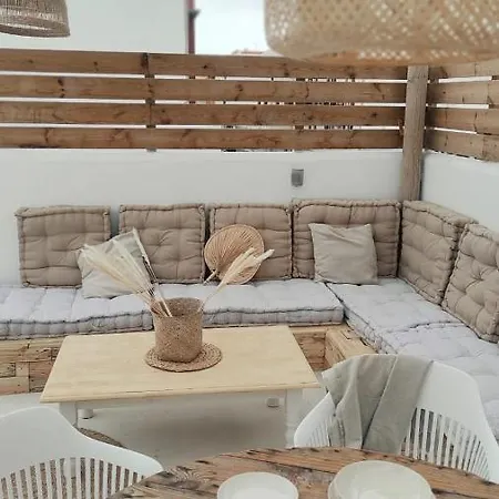 Nomad Surf House * Κοραλέχο