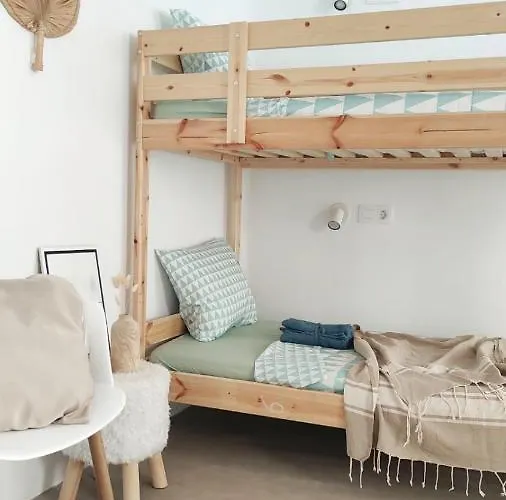 Nomad Surf House Hostel *