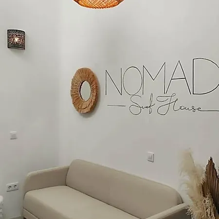 Хостел Nomad Surf House Коральео