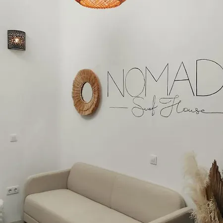 ホステル Nomad Surf House コラレホ